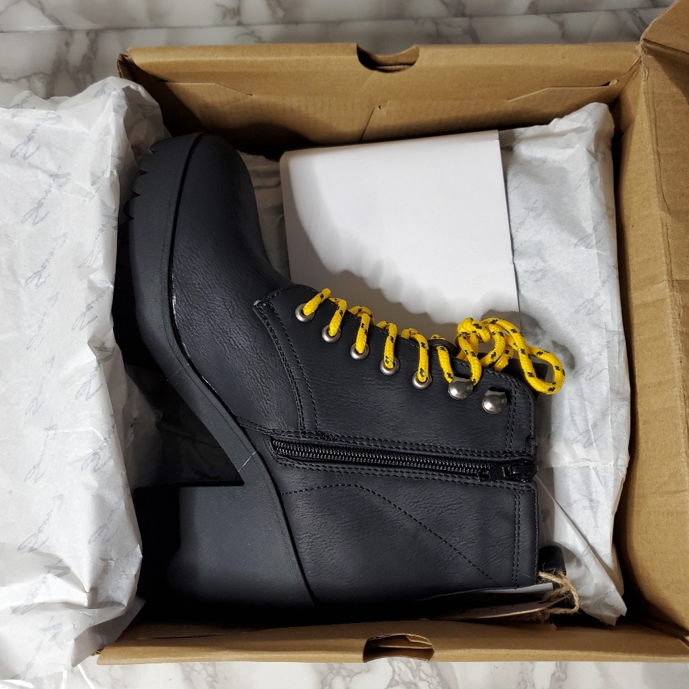 Seven Flatiron boots Size 8